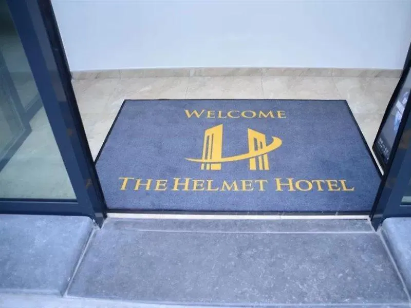 בריסל The Helmet Hotel