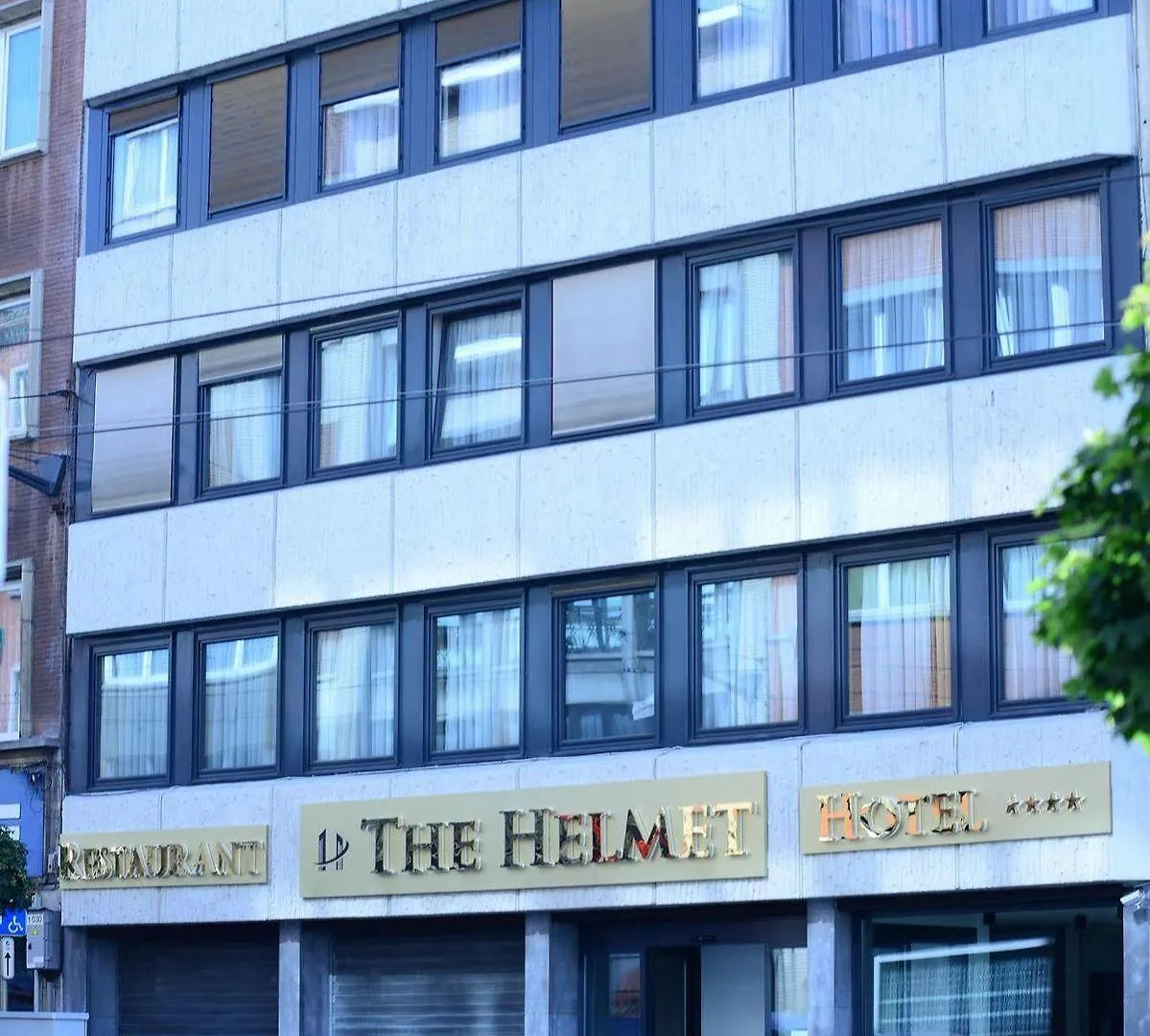 **  בריסל The Helmet Hotel בלגיה